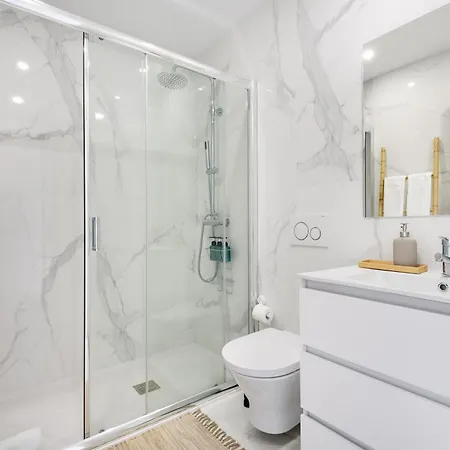 Lovely 2-bed In The Centre With A Sunny Balcony Apartment Porto