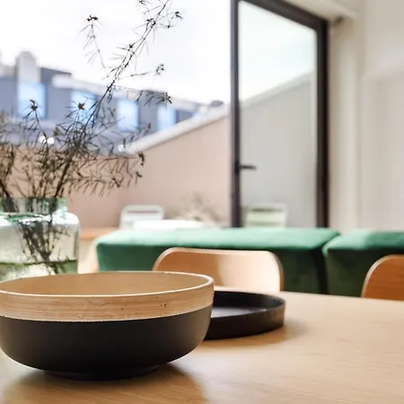 Appartement Lovely 2-bed In The Centre With A Sunny Balcony *