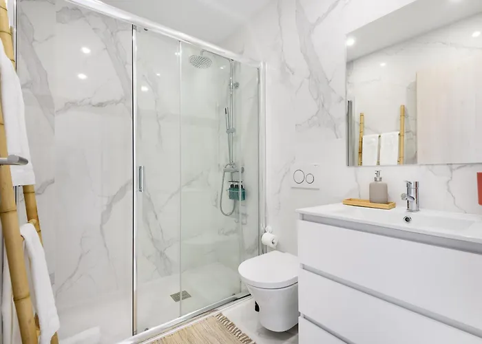 Lovely 2-bed In The Centre With A Sunny Balcony Apartman Porto