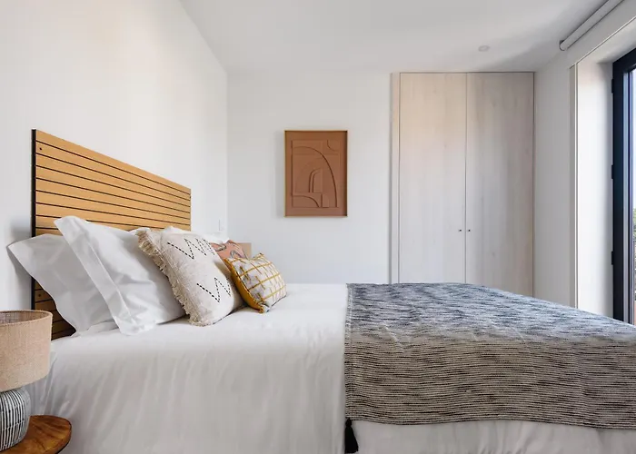 Apartman Lovely 2-bed In The Centre With A Sunny Balcony Porto