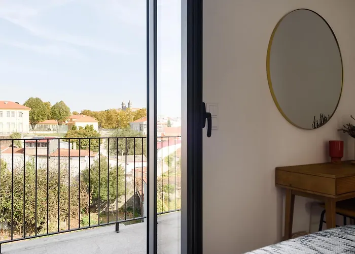 Lovely 2-bed In The Centre With A Sunny Balcony *