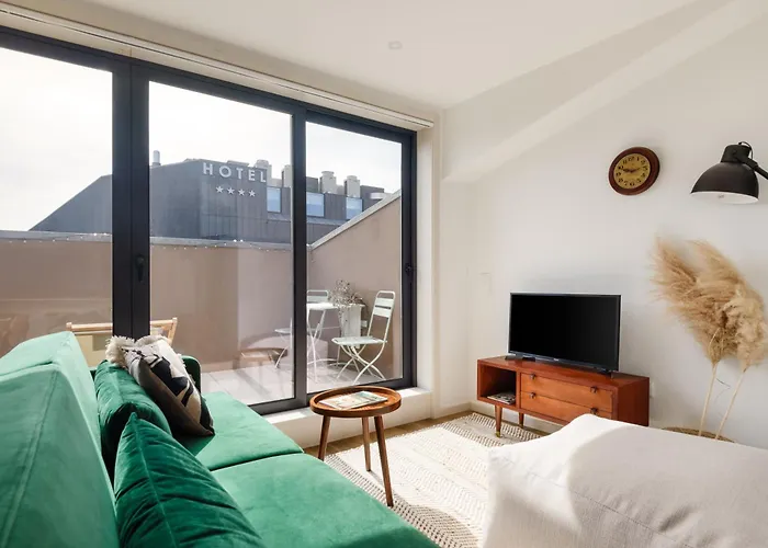 Lovely 2-bed In The Centre With A Sunny Balcony 포르투