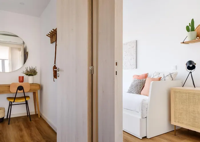 아파트 Lovely 2-bed In The Centre With A Sunny Balcony