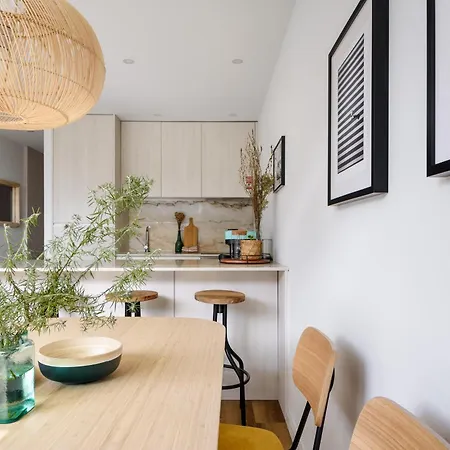 Lovely 2-bed In The Centre With A Sunny Balcony Apartment Porto