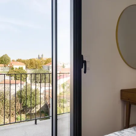 Lovely 2-bed In The Centre With A Sunny Balcony *