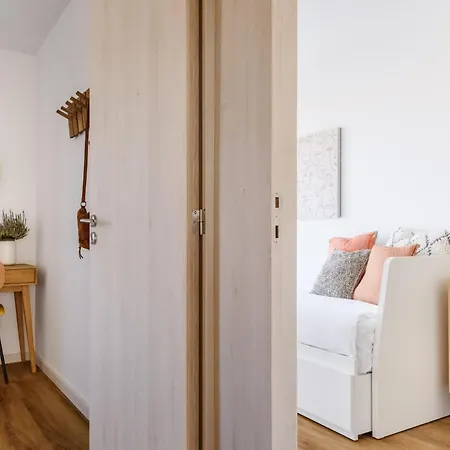 公寓 Lovely 2-bed In The Centre With A Sunny Balcony