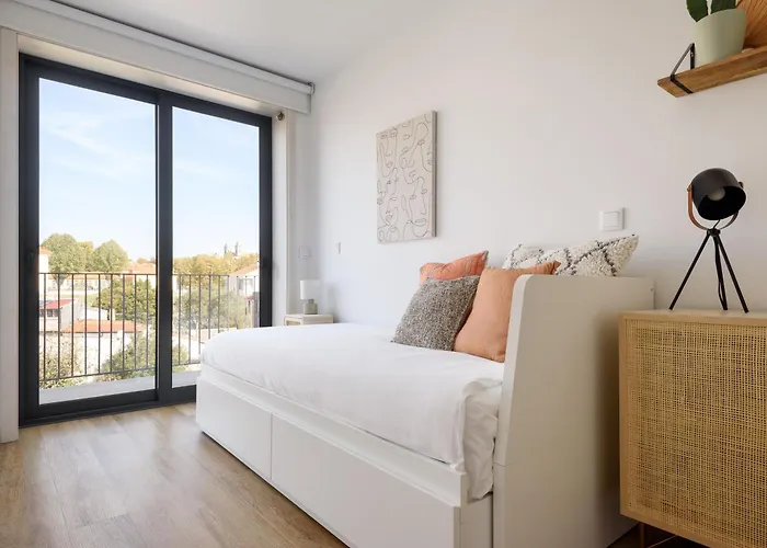 Lovely 2-bed In The Centre With A Sunny Balcony