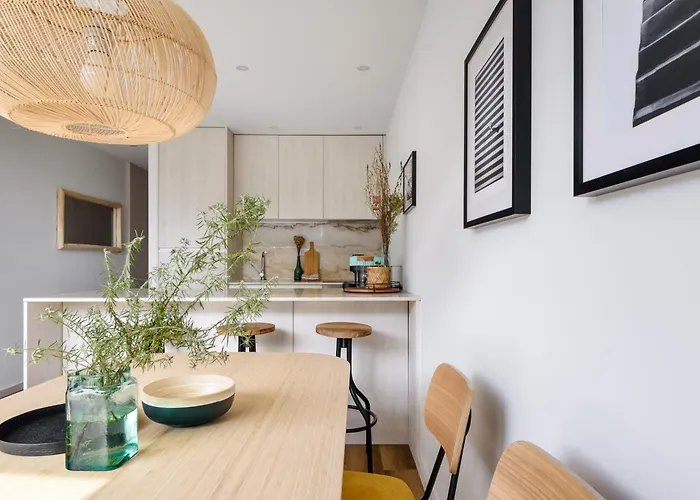 Lovely 2-bed In The Centre With A Sunny Balcony Apartment Porto