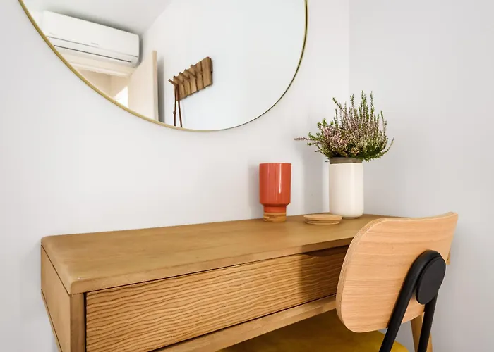 Lovely 2-bed In The Centre With A Sunny Balcony *